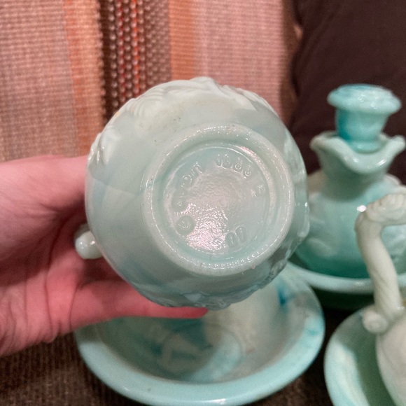 SOLD LCL // Avon Floral Wash Basin and Pitcher Collectible Beauty Vintage Bottle - Picture 6 of 10